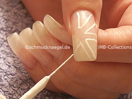 Nailart Liner in der Farbe weiß