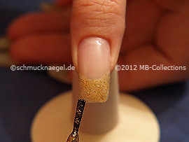 Nagellack in der Farbe kupfer-glitter