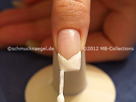 Nagellack in der Farbe weiß