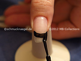 Nagellack in der Farbe schwarz