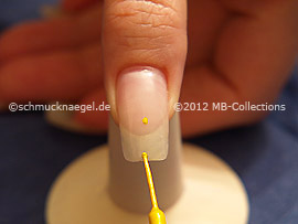 Nailart Liner in der Farbe gelb