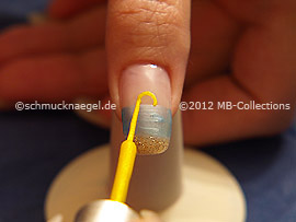 Nailart Liner in der Farbe gelb