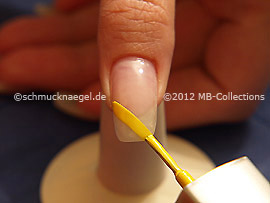 Nagellack in der Farbe gelb