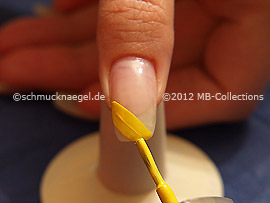 Nagellack in der Farbe gelb