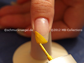 Nagellack in der Farbe gelb