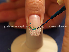 Nailart Liner in der Farbe dunkelgrün