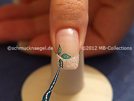 Nailart Liner in der Farbe dunkelgrün