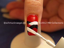 Nagellack in der Farbe weiß