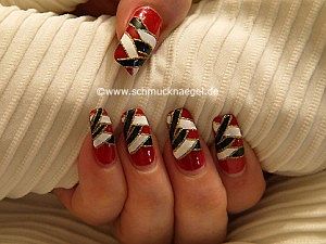Nailart Liner und Nagellacke in verschiedenen Farben