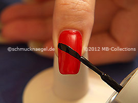 Nagellack in der Farbe schwarz