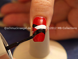 Nagellack in der Farbe schwarz