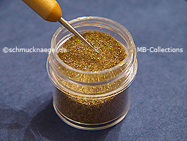 Glitter-Pulver in der Farbe gold