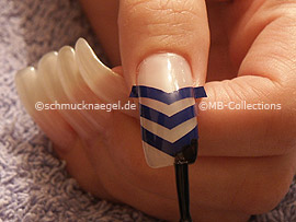 Nagellack in der Farbe schwarz