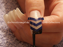 Nagellack in der Farbe schwarz