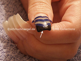 Nagellack in der Farbe schwarz