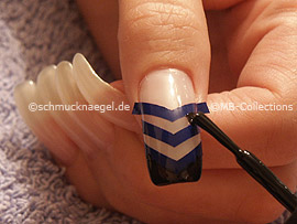 Nagellack in der Farbe schwarz
