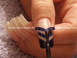 Nagellack in der Farbe schwarz