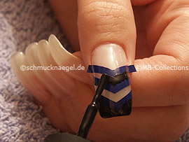 Nagellack in der Farbe schwarz