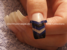 Nagellack in der Farbe schwarz