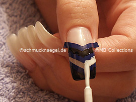 Nagellack in der Farbe weiß