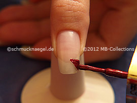 Nagellack in der Farbe kupfer