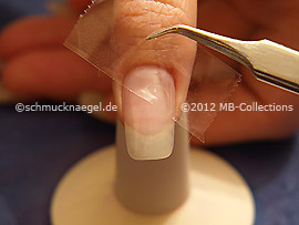 Durchsichtiges Klebeband und Pinzette