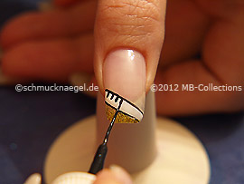 Nailart Liner in der Farbe schwarz