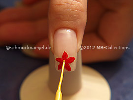 Nailart Liner in der Farbe gold