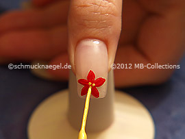 Nailart Liner in der Farbe gold