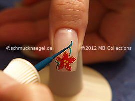 Nailart Liner in der Farbe dunkelgrün