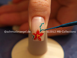 Nailart Liner in der Farbe dunkelgrün