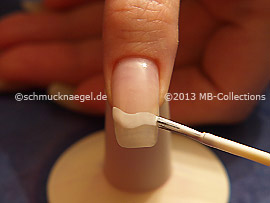 Nagellack in der Farbe weiß