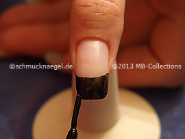 Nagellack in der Farbe schwarz