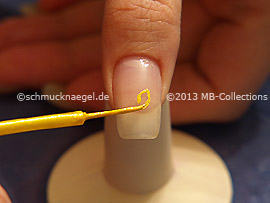 Nailart Liner in der Farbe gelb