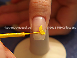 Nailart Liner in der Farbe gelb