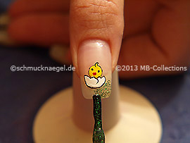 Nagellack in der Farbe grün-glitter