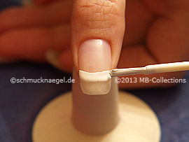 Nagellack in der Farbe weiß