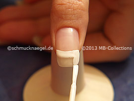 Nagellack in der Farbe weiß