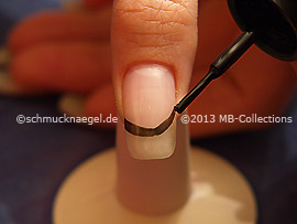 Nagellack in der Farbe schwarz