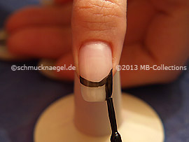 Nagellack in der Farbe schwarz