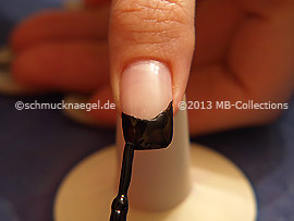 Nagellack in der Farbe schwarz