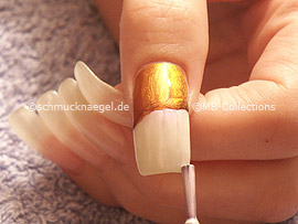 Nagellack in der Farbe perlmutt