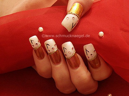 Nailart in bronze und perlmutt