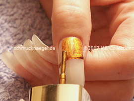 Nagellack in der Farbe bronze