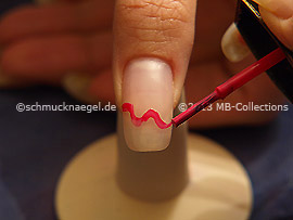 Nagellack in der Farbe dunkelrosa