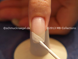 Nagellack in der Farbe weiß