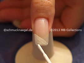 Nagellack in der Farbe weiß