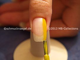 Nagellack in der Farbe gelb