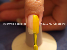 Nagellack in der Farbe gelb