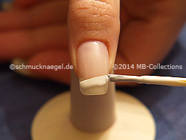 Nagellack in der Farbe weiß